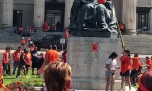 Queen Victoria Statue Taken Down in Winnipeg