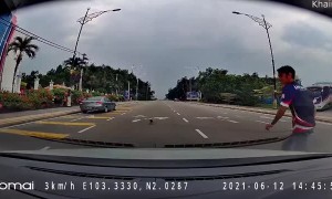 Man Rescues a Kitten Playing On Crowded Street