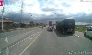 Drivers Pull Over to Help Push Stranded Car to Safety