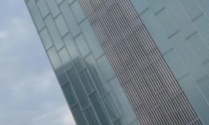 Urban Climber Scales Building in Barcelona