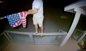Patriotic Guest Goes Above and Beyond to Untangle Flag