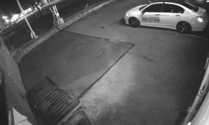 Guy Poops Outside Business and Doesn't Clean it Up