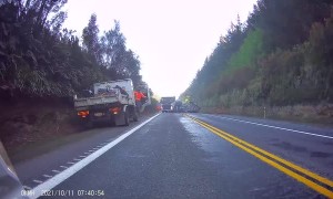 Close Call as Trailer Breaks Free From Truck
