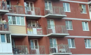 Residents Extinguish Absent Neighbor’s Apartment Fire