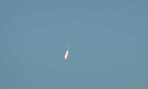 Falcon 9 Launch Coincides with Flight Path of Airliner