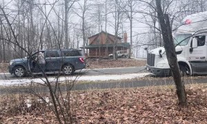 Delivery Truck Gets Stuck and SUV Pulls it Out