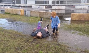 Mum Shows the Kids How it's Done