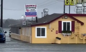 Heavy flooding taking place at Hampton Beach, NH