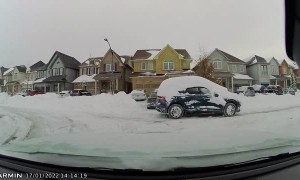 Driver Doesn't Bother to Wipe the Snow Off