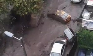 Extreme flooding in Ecuador's capital sweeps cars away