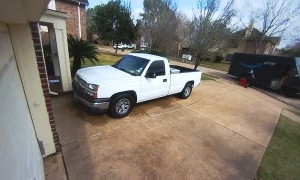 Amazon Driver Knocks Over Trash Can Twice