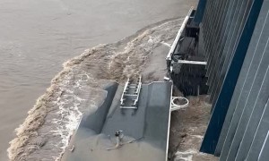 Pontoon's Collide at Goodwill Bridge During Storm