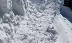 The Right Way to Remove Snow From a Roof
