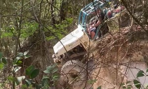 87 Jeep Wrangler Rolls Over in Off-Road Park