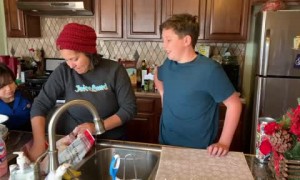 Kids get grossed out by turkey's gizzard, mom cleans it like a pro 