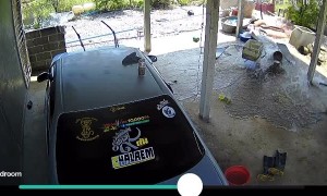 Giant Jar Breaks Suddenly