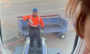 Kid Plays 'Rock, Paper, Scissors' With Airline Employee Loading Luggage