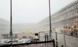 Rain Pours on Tourists in Venice