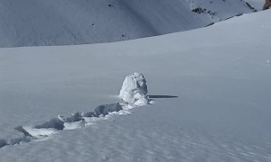 Sticky Snow Helps Snowballs Grow