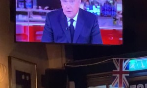 A Pub Watches BBC Announce The Queen's Death