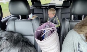 Aunt Pranks Kids With Scream Mask