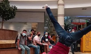 Guy Performs Impressive Calisthenics Exercises at the Mall