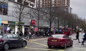 Witness Recounts Mob of Kids Allegedly Robbing London Store