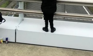 Kiddo Gets His Father to Honk Semi Horn on Overpass