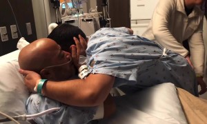 Brothers share touching moment after successful kidney transplant