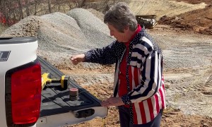 Sweet Accounting Manager Wants In On The Action