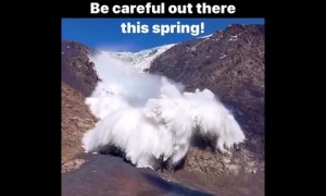 Insane avalanche captured on camera
