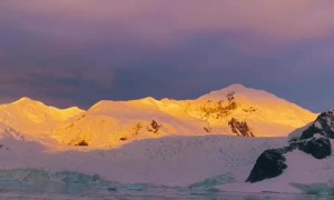  The golden hour paints Antarctica's mountains in mesmerizing color 