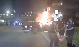 Texas police officers rescue man from burning car