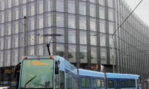 Extremely strong winds make manholes sound like drumming bongos 