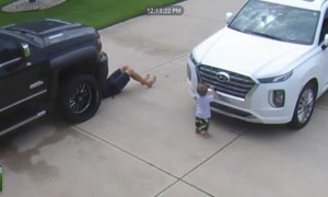 Little Helper Hides Phone In Car Grille