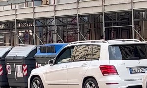 Man Runs Away From Woman Without His Clothes