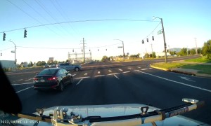 Nissan Runs Into Jeep Wrangler Running a Red Light