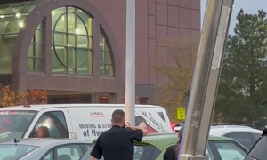 Woman Gets Tased Outside Mall of America After Running From Police