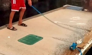 Smooth Boat Docking In San Blas