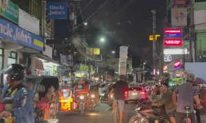 Cyclist Has Impressive Balancing Skills
