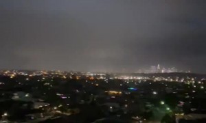 Incredible Christmas lightning storm in Australia