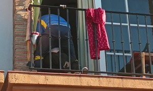 Man Climbs Building To Help Fallen Elderly Woman