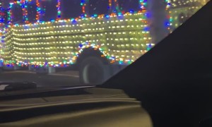 Festive Bus Takes Holiday Spirit to the Streets