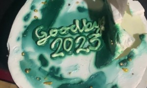 New Years Cake Fail With Unfortunate Message