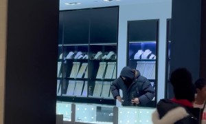 Jewelry Store Robbery Caught on Camera
