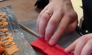 Clever Trick for People Who Struggle With Chopsticks