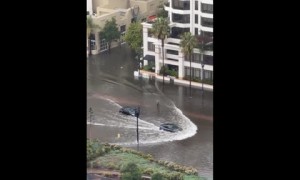 Incredible tesla car goes through extreme flooded street in San Diego 