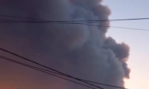 Smoke looms over Esquel after fire in Los Alerces National Park