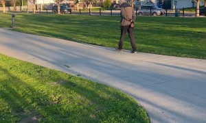 Mom Figures Out Why Her Daughter Walks Like This at the Park