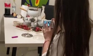 Digital Camera Doesn't Pinch Zoom